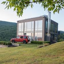 This Cornwall On Hudson Glass House Designed By Barbara Crowin And Inspired By The Pompidou Center In Paris Is A Marve G Class Mercedes Mercedes Benz G Class