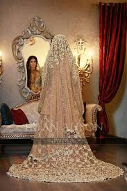 Pakistani Peach Bridal Dress Stunning Embroidery Work Irfan Alison Photography Pakistani Bridal Dresses Bridal Dresses Pakistani Wedding Dresses