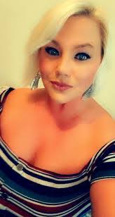 Shannon Dewald's Instagram, Twitter & Facebook