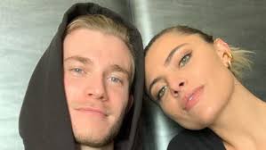 Seit dezember brodelte die gerüchteküche während der letzten monate herrschte um den beziehungsstatus von sophia thomalla (29) ziemliche verwirrung. Sophia Thomalla Zieht In Die Turkei