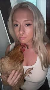 Tina Tedford's Instagram, Twitter & Facebook