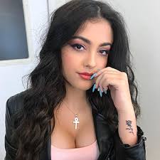 Singer, dancer and social media sensation who released her first single, luna llena, in september 2017. Luna Llena English Version Lyrics Malu Trevejo Genius Lyrics