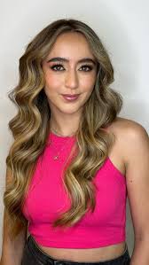 ⭐️Renueva te imagen con un cambio de Look., @milegalvez pasó de un color  miel a un rubio intenso y sin duda fue un cambio de impacto ! , Si estás  pensando en renovar tu imagen piensa en nosotros ...