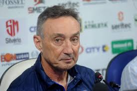 Roberto Fonseca é apresentado