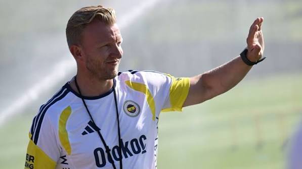 Dirk Kuyt kimdir, kaç yaşında, evli mi, çocuğu var mı? Kuyt'ın kariyeri ve çalıştırdığı takımlar