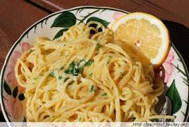 Anschließend den thunfisch abgießen, abtropfen lassen und fein zerpflücken und mit zitronensaft, sardellenpase und den kapern verrühren. Spaghetti Al Limone Zitronenspaghetti 1x Umruhren Bitte Aka Kochtopf