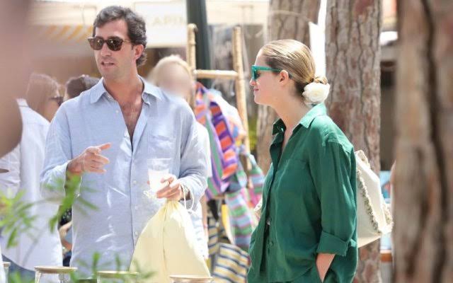 Júlia Palha - Passeia em mercado no Estoril na companhia do namorado | Nova Gente