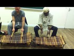 L'acteur burkinabé moussa théophile sowié, principalement connu pour avoir joué dans les deux la scène où apparaît moussa théophile sowié dans les visiteurs (1993) est devenue culte. Enseignement Au Bala Par Moussa Theophile Sowie 2017 Youtube