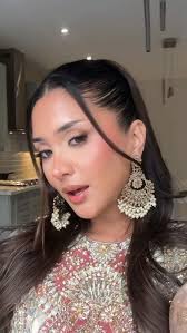 How have I never tried this before 😫 mixed @rhode glazing milk with  @hourglasscosmetics vanish stick foundation ✨ . . . . . #rhode  #haileybieber #foundationhacks #makeuphacks #makeup