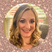 Kara Kirk's Instagram, Twitter & Facebook