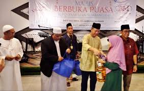 Kuala lumpur, dec 17 ― human rights organisation tenaganita today demanded that the government pay back what it claims to be a rm2.5 billion sum to undocumented workers who had paid rm5,000 each to be absorbed into the local workforce via the government's rehiring programme. Bukti Megah Sdn Bhd Rehiring Kesan Megah Sdn Bhd Was Incorporated On 28 July 1994 As A Civil And Building Construction Company With The Ultimate Aim Of Becoming A Dynamic And Professional Builder