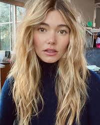 Messy beach hair and natural makeup for @lilyjeanbridger this week 🩷