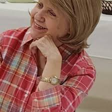 While loading to move my cat got and went way up in a tree. If anyone can  come rescue her. Her name is Louise and she's a beautiful Grey cat. She's in