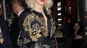 Es tauchen immer wieder fotos von stars auf, auf denen sie ungeschminkt zu sehen sind. Rita Ora Mode Ist Wie Eine Sprache Gala De