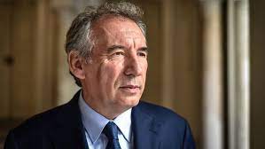 François bayrou est favorable à un certificat de vaccination. Francois Bayrou President Du Modem L Express