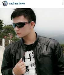  Gambar Tampan Pria Berkacamata Hitam Kacamata Hitam Hitam Wanita