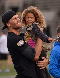 Tom brady is her uncle. Tom Brady Goes Deep For Best Buddies The Boston Globe
