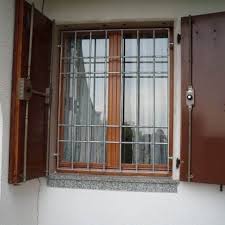 Grate in ferro battuto, verniciate con ferromicaceco. Migliori Marche Di Inferriate Per Finestre