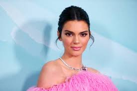 Unlike her sisters, who have been in longterm relationships for most of their lives. Kendall Jenner Is Being Accused Of Photoshopping Those Controversial Skims Photo Shoot Images