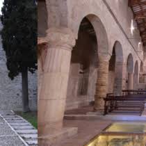 Nel 1894 l'abbazia è stata dichiarata monumento nazionale italiano.1 ha subito gravi danni durante il terremoto. I Monumenti D Abruzzo La Chiesa Di San Clemente Al Vomano