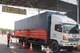 Loker sopir jujur dan rajin | lowongan kerja 2019 kzclip.com/video/smberdqfov4/бейне.html. Lowongan Kerja Sopir Truk Ekspedisi Guru