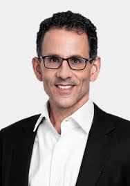 Tom Vu's Instagram, Twitter & Facebook