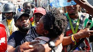 Haïti) is a caribbean country that occupies the western third of the caribbean island of hispaniola. Aufruhr Und Verzweiflung In Haiti Welt Dw 14 02 2021
