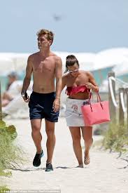 Самые новые твиты от kevin huerter (@kevinhuerter): Antoine Griezmann Relaxes On Holiday With Girlfriend Erika Choperena Ahead Of New Season With Atletico Madrid Daily Mail Online