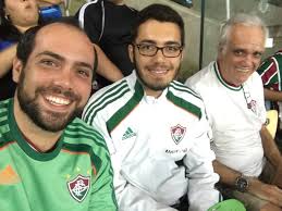 Colecionador recorda histórias de vida e do Fluminense através de acervo  com mais de 600 camisas