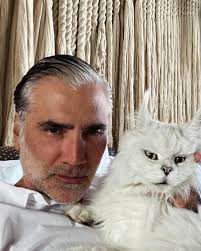 Alejandro Fernández added a new photo.