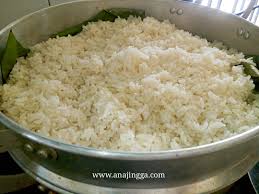 Apabila air rebus pulut sudah mendidih jangan biar terlalu lama sangat yaa takut pulut kembang nanti apabila kita nak masak dalam rice cooker. Pulut Santan Durian Menu Tradisional Melayu
