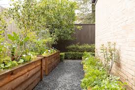 How many hours of sun does a vegetable garden need. How Much Sun Does A Vegetable Garden Need Gardenary