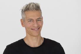 1,835,373 likes · 6,056 talking about this. Giovanni Vernia Intervista La Gente E Il Piu Grande Spettacolo Del Mondo