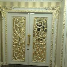 Sam Adli Kullanicinin Ahsap Kapi Panosundaki Pin Kapilar Dekor Tasarim