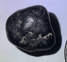 100% of raw diamonds collected will result in only 50% becoming finished stones. 13 Variations Of Raw Rough Diamonds Ideas Rough Diamond Diamond Rocks And Minerals