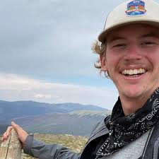 Help finding obscure Christmas song with downward key change