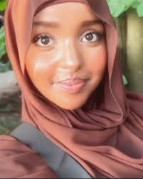 Earth to Khadijah without Makeup