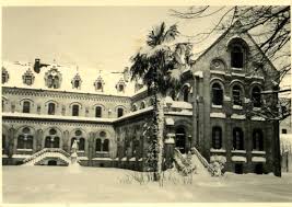 C'est donc peu de dire que bordeaux regorge de merveilles architecturales avec près de 350 bâtiments classés. Bordeaux Bordeaux Lycee De L Assomption Sainte Clotilde En 1956 Institution Du Parc Carte Postale Ancienne Et Vue D Hier Et Aujourd Hui Geneanet