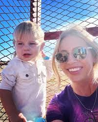 Kaitlin Simmons's Instagram, Twitter & Facebook