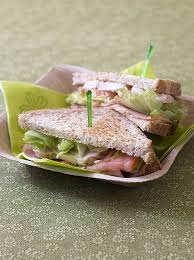 Club Sandwich Classique Americain Au Poulet Et Bacon Recettes De Cuisine Odelices Recette Recettes De Cuisine Club Sandwich Recettes De Cuisine Faciles