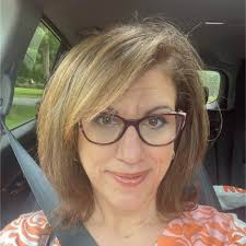 Ellen Faller's Instagram, Twitter & Facebook