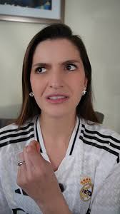 Parejas Jugando Fútbol: Una Comedia Divertida