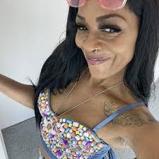 Iris Everett's Instagram, Twitter & Facebook