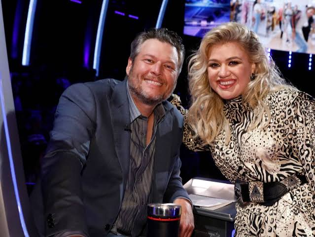 Fan Favorites Blake Shelton and Kelly Clarkson Return to 'The Voice' - Parade
