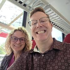 How do bass players play with guitarists who use a capo?