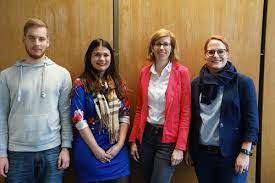 Shop at carolina herrera's official website. Theorie Und Praxis Eng Verzahnt Das Duale Studium Im Landkreis Cham Robert Schuman Gymnasium Cham