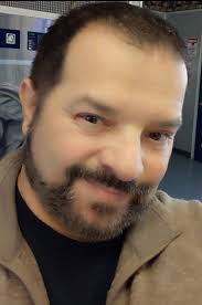 Hey there, I'm near Alton Illinois. Love outdoors, Music & dance. In a 80s  Rock band . And a pretty good sense of humor. Feel free to drop a message  and I'll