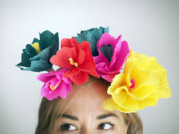 25 activités manuelles faciles pour passer l'hiver en douceur. Diy Couronne De Fleurs En Papier Facile A Faire Soi Meme A La Maison