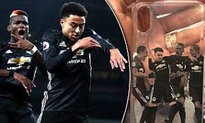 2 perfect assists in 2 minutes deserved a celebration. Man United S Lingard Gets Arsenal Goal Dance On Phone Case Daily Mail Online