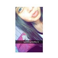 Bethany Hutton's Instagram, Twitter & Facebook